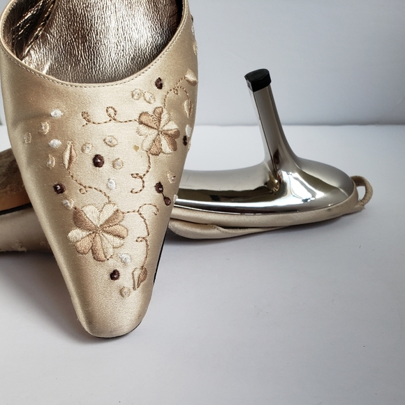 Yves Saint Laurent Shoes - Host Pick●YVES SAINT LAURENT silver heels